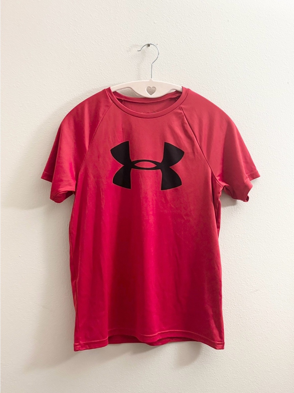 5/$15 🩷 MUST BUNDLE Under Armour Red Short Sleeve Shirt with Black Logo